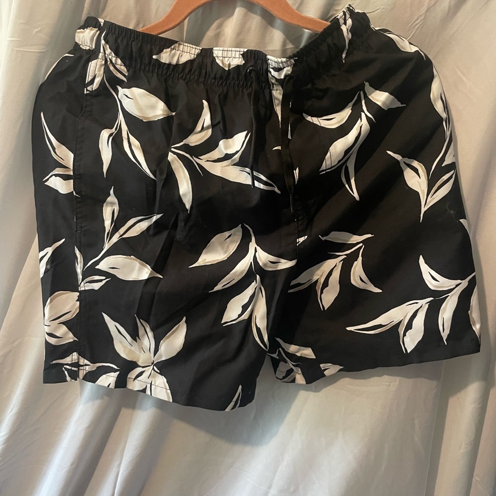 Old Navy Black and White Leaf Pattern men's swim shorts